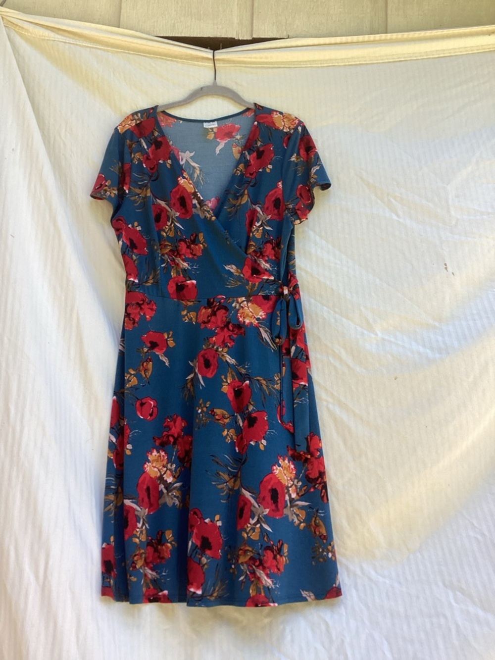 Kaileigh blue Wrap Midi Dress with Red Floral Print, size XL